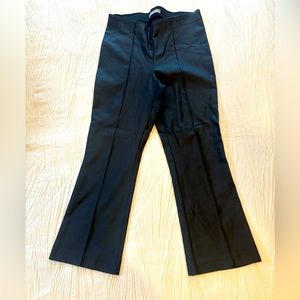ILTM Black pull on stretch crop pant in faux leather